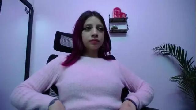 Image 2 of sarai_petite_ Stream on Chaturbate on 18 days ago