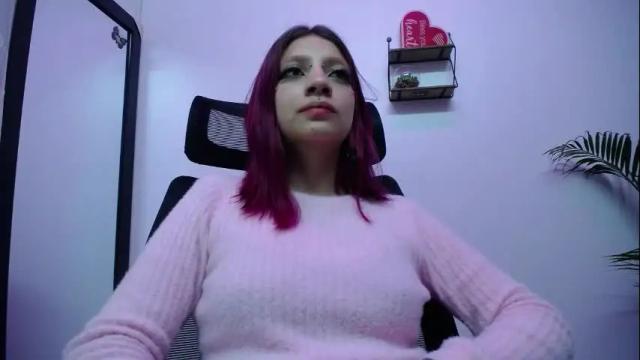 Image 3 of sarai_petite_ Stream on Chaturbate on 18 days ago