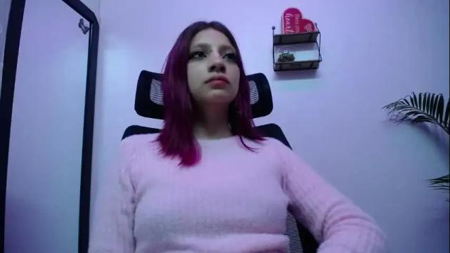 Image 4 of sarai_petite_ Stream on Chaturbate on 18 days ago