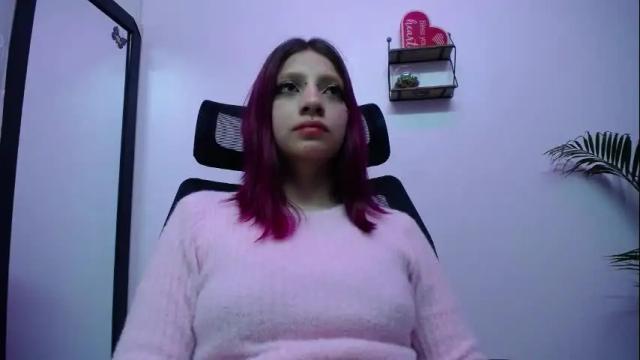 Image 6 of sarai_petite_ Stream on Chaturbate on 18 days ago