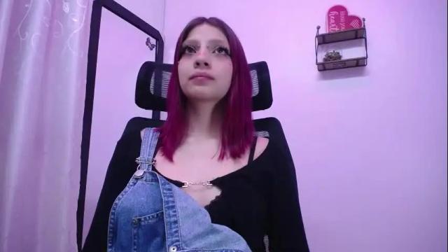 Image 2 of sarai_petite_ Stream on Chaturbate on 7 days ago