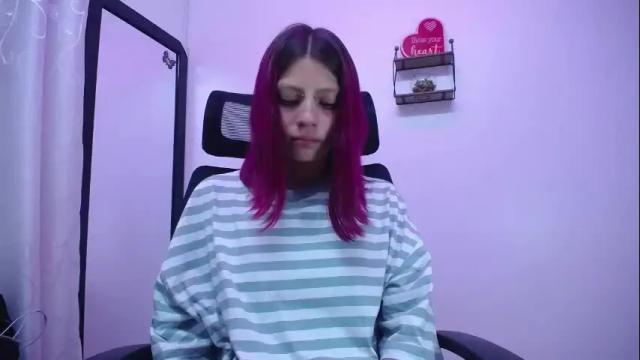 Image 2 of sarai_petite_ Stream on Chaturbate on 5 days ago