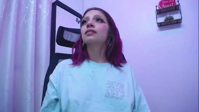 Image 10 of sarai_petite_ Stream on Chaturbate on 3 days ago