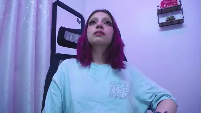 Image 12 of sarai_petite_ Stream on Chaturbate on 3 days ago