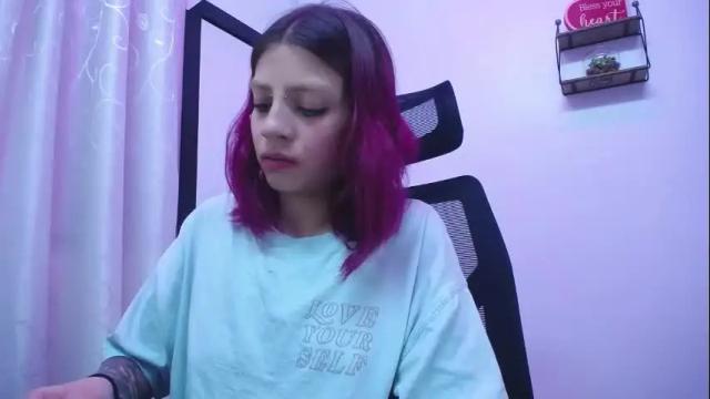 Image 3 of sarai_petite_ Stream on Chaturbate on 3 days ago