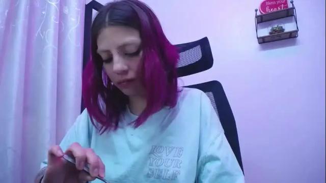 Image 4 of sarai_petite_ Stream on Chaturbate on 3 days ago