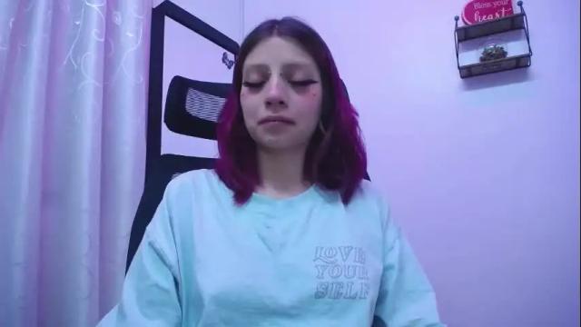 Image 8 of sarai_petite_ Stream on Chaturbate on 3 days ago