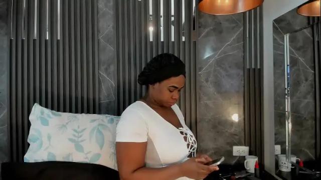 Image 8 of saraievans Stream on Chaturbate on 17 days ago