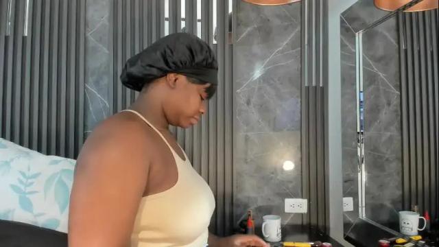 Image 3 of saraievans Stream on Chaturbate on 11 days ago