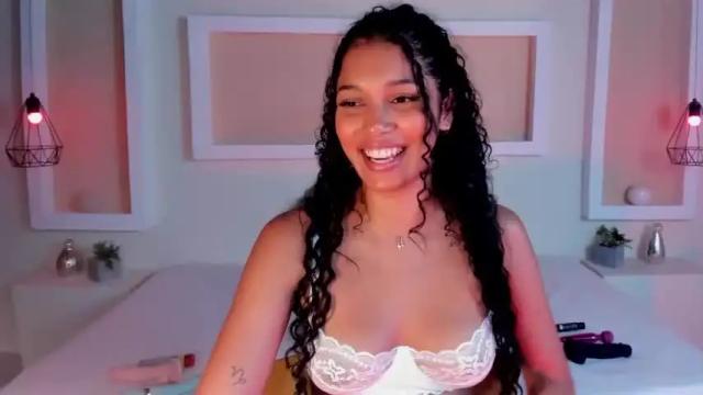 Image 7 of saraisaa Stream on Chaturbate on 19 months ago