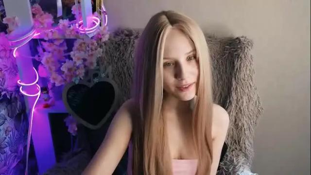 Image 3 of sarakaell Stream on Chaturbate on 2 months ago