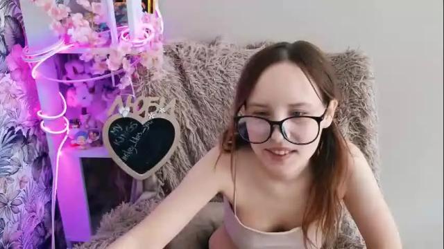 Image 10 of sarakaell Stream on Chaturbate on 2 days ago