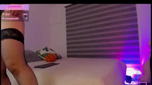 Image 4 of sarala_martinnez Stream on Chaturbate on 1 month ago
