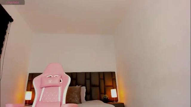 Image 3 of saraospinna Stream on Chaturbate on 1 month ago