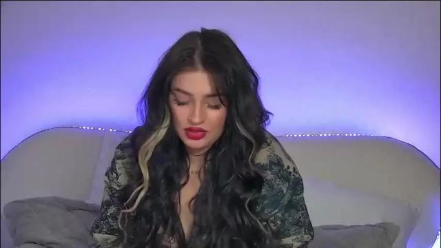 Image 2 of saraoswald Stream on Chaturbate on 1 month ago