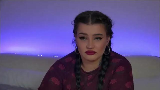Image 3 of saraoswald Stream on Chaturbate on 1 month ago