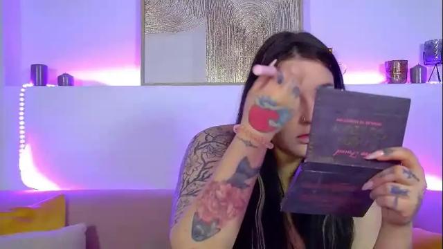 Image 2 of saraoswald Stream on Chaturbate on 1 month ago