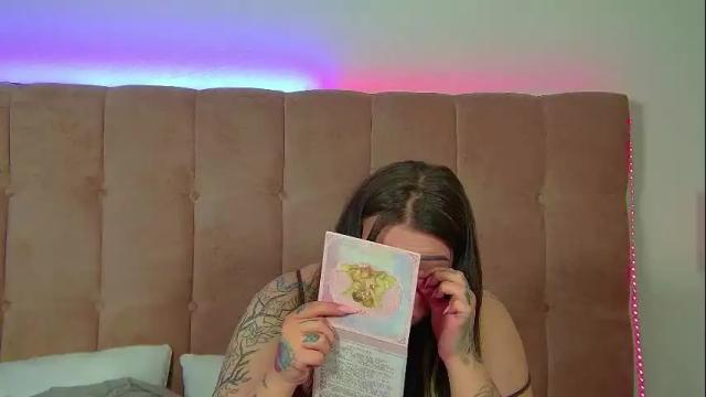 Image 8 of saraoswald Stream on Chaturbate on 27 days ago