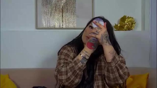 Image 2 of saraoswald Stream on Chaturbate on 5 months ago