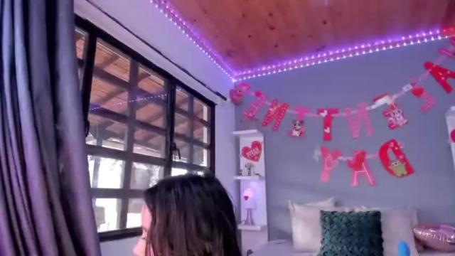 Image 8 of saraowens Stream on Chaturbate on 15 months ago