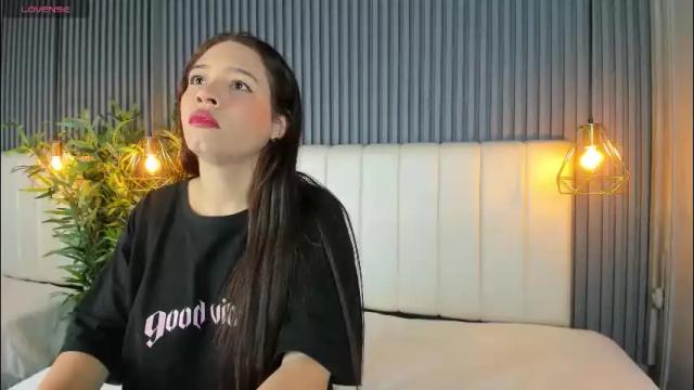 Image 2 of sarariley_ Stream on Chaturbate on 1 month ago