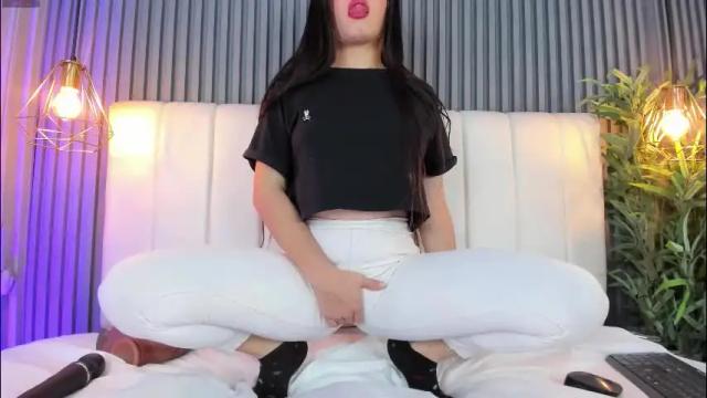 Image 8 of sarariley_ Stream on Chaturbate on 27 days ago