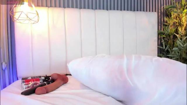 Image 4 of sarariley_ Stream on Chaturbate on 12 days ago