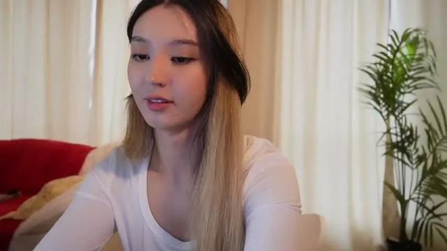 Image 2 of sarasuo Stream on Chaturbate on 2 months ago