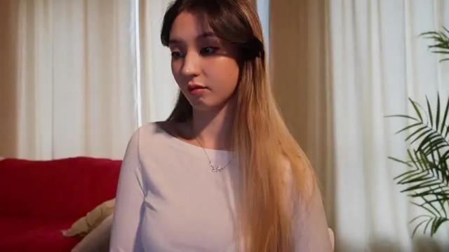 Image 2 of sarasuo Stream on Chaturbate on 2 months ago