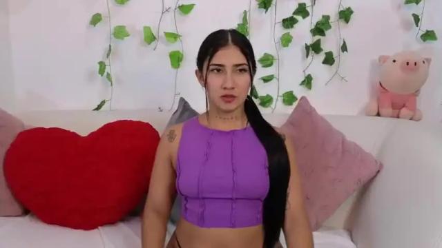 Image 2 of saratukkerr Stream on Chaturbate on 15 months ago