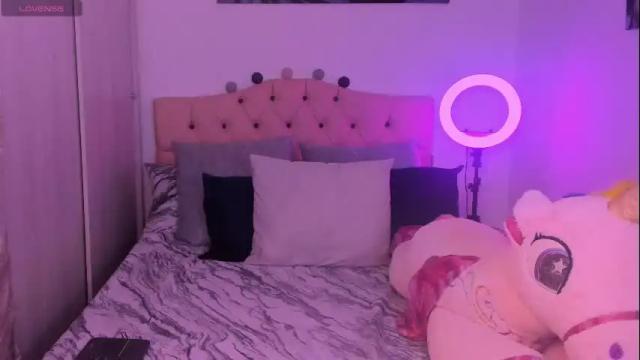 Image 10 of saratukkerr Stream on Chaturbate on 2 months ago
