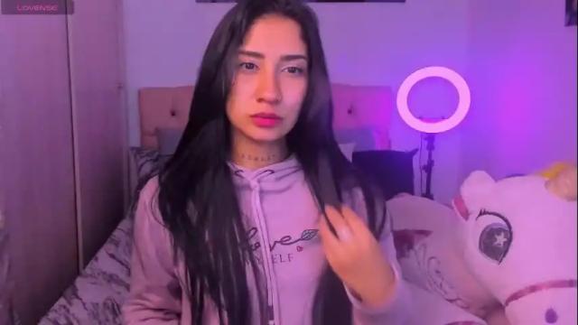 Image 2 of saratukkerr Stream on Chaturbate on 2 months ago