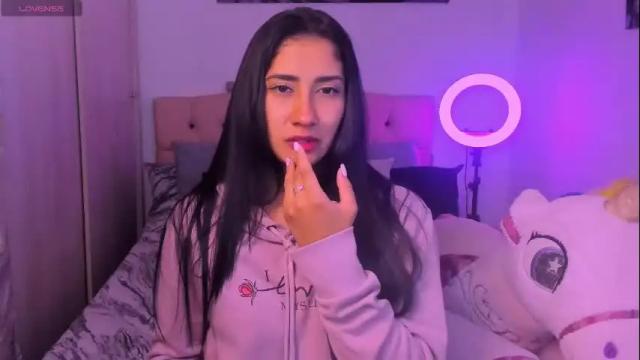 Image 3 of saratukkerr Stream on Chaturbate on 2 months ago