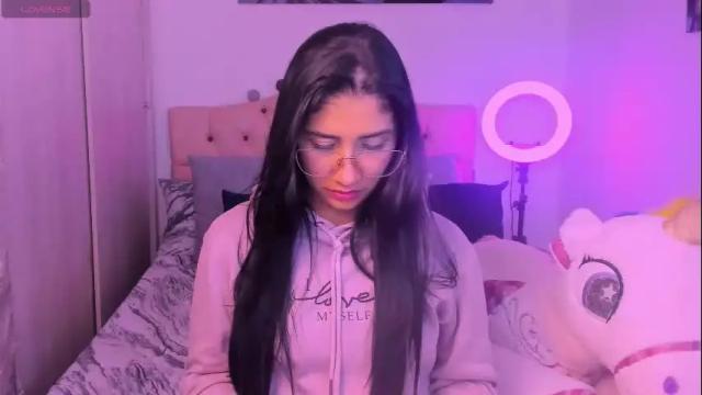 Image 7 of saratukkerr Stream on Chaturbate on 2 months ago
