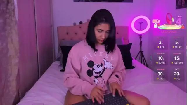 Image 4 of saratukkerr Stream on Chaturbate on 29 days ago