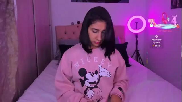 Image 8 of saratukkerr Stream on Chaturbate on 29 days ago