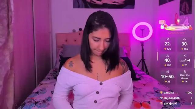 Image 11 of saratukkerr Stream on Chaturbate on 25 days ago