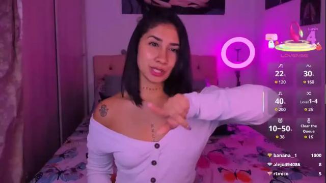 Image 12 of saratukkerr Stream on Chaturbate on 25 days ago