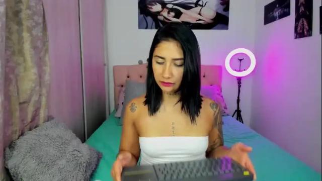 Image 2 of saratukkerr Stream on Chaturbate on 12 days ago