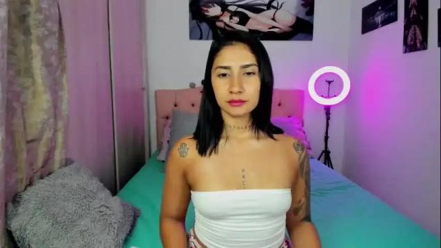 Image 3 of saratukkerr Stream on Chaturbate on 12 days ago