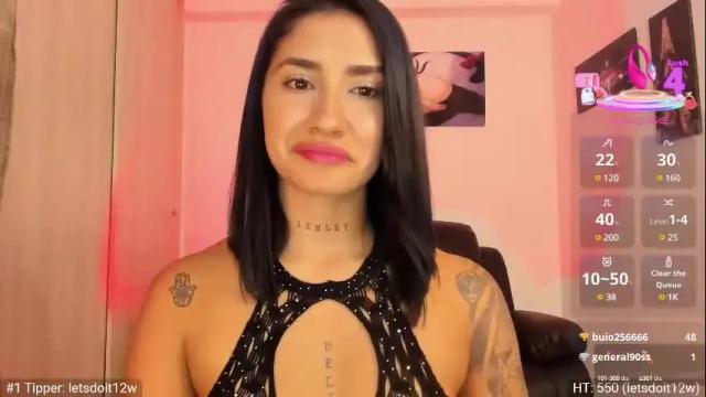 Image 8 of saratukkerr Stream on Chaturbate on 2 days ago
