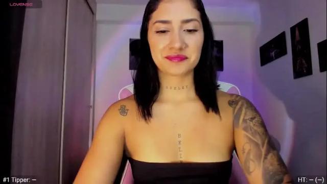 Image 2 of saratukkerr Stream on Chaturbate on 2 months ago