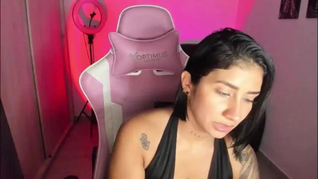 Image 3 of saratukkerr Stream on Chaturbate on 3 days ago