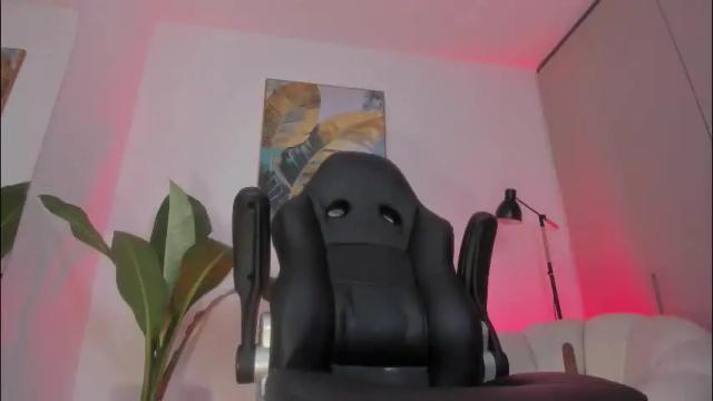 Image 2 of sarawinstone_ Stream on Chaturbate on 1 month ago