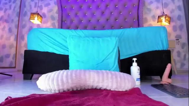 Image 7 of sarayjoness Stream on Chaturbate on 23 days ago