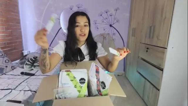 Image 3 of saribelcutee Stream on Chaturbate on 7 months ago