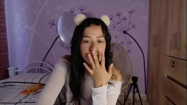 Image 2 of saribelcutee Stream on Chaturbate on 6 months ago