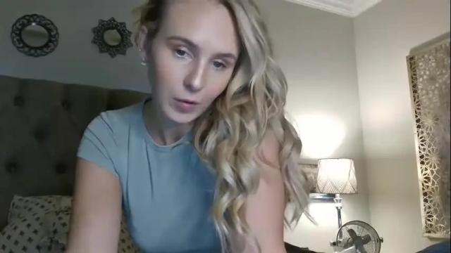 Image 2 of sarrahfox Stream on Chaturbate on 17 months ago