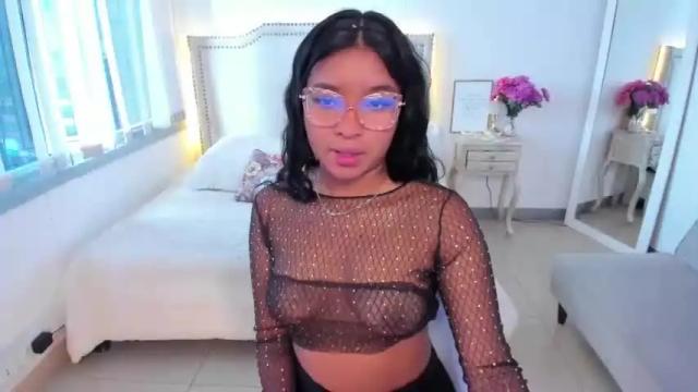 Image 2 of sasha_se Stream on Chaturbate on 15 months ago