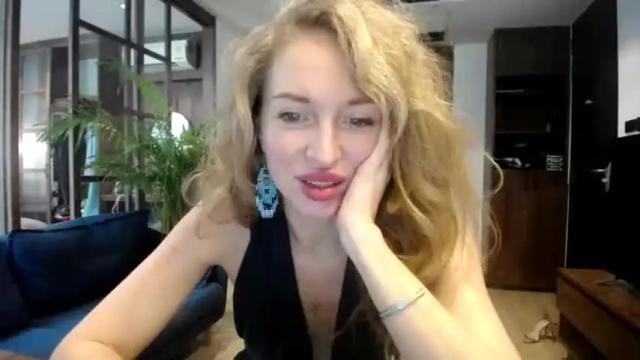 Image 3 of sashasweetsasha Stream on Chaturbate on 15 months ago